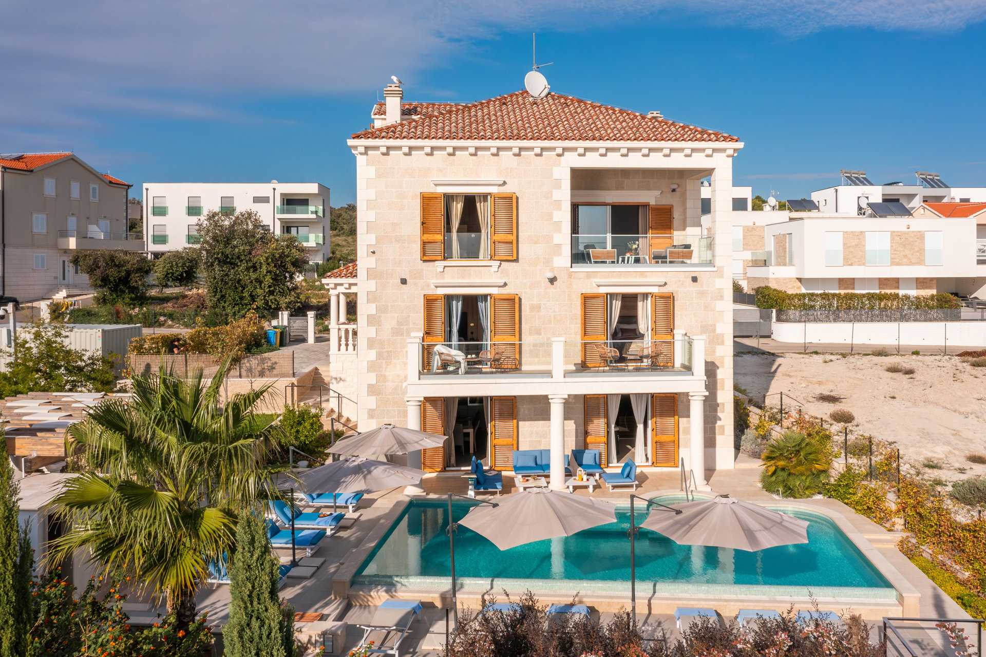 Luxury Villa Skyfall with Pool