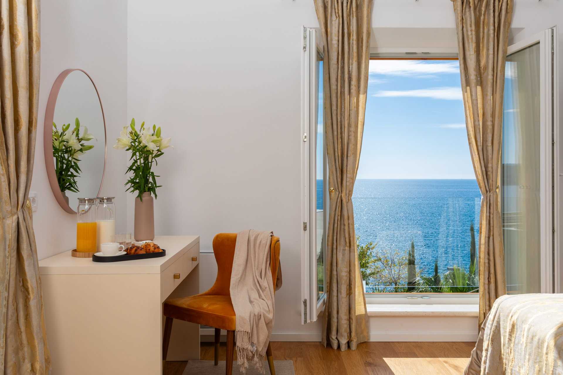 Luxury Villa Skyfall with Pool