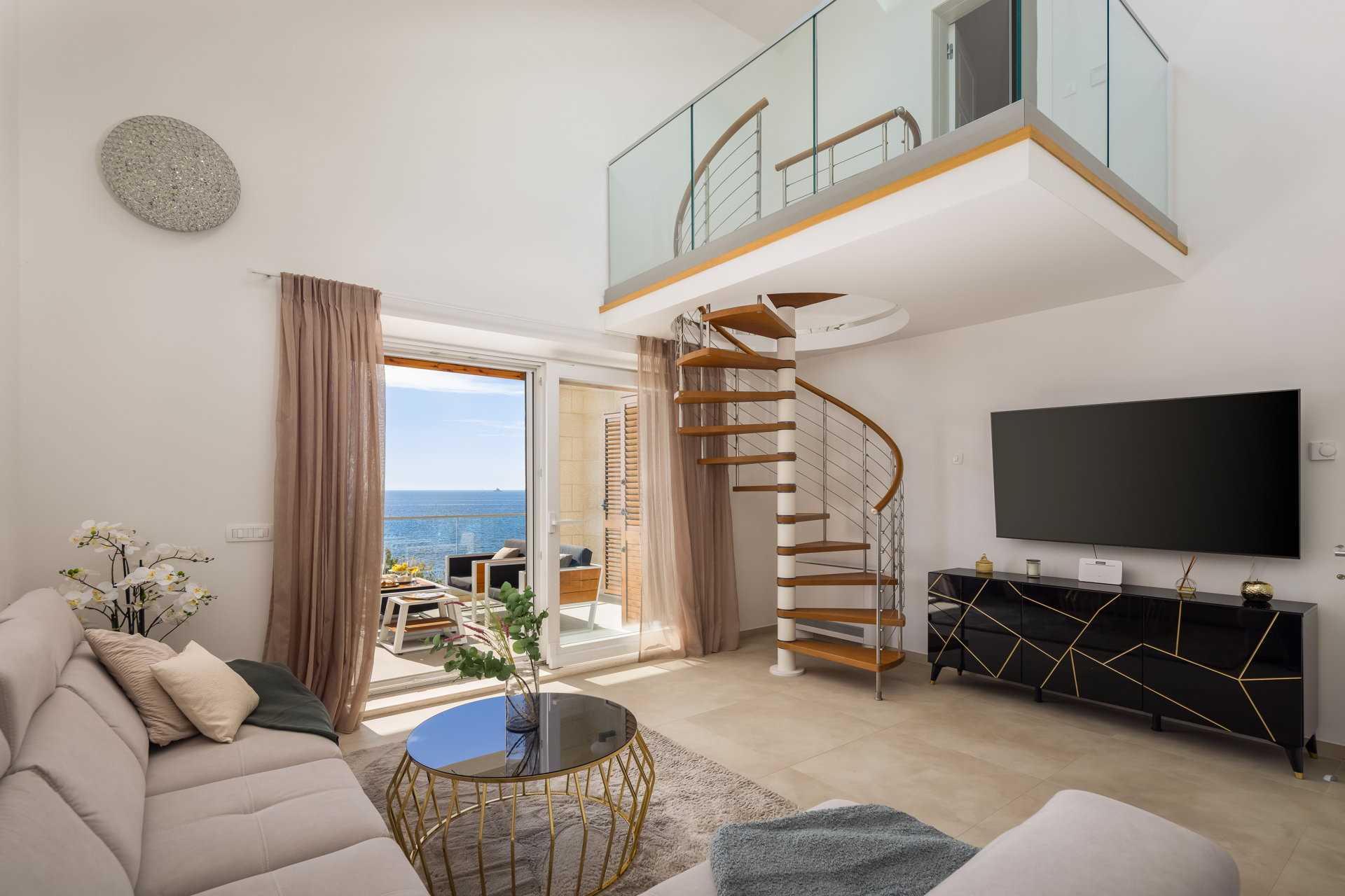 Luxury Villa Skyfall with Pool
