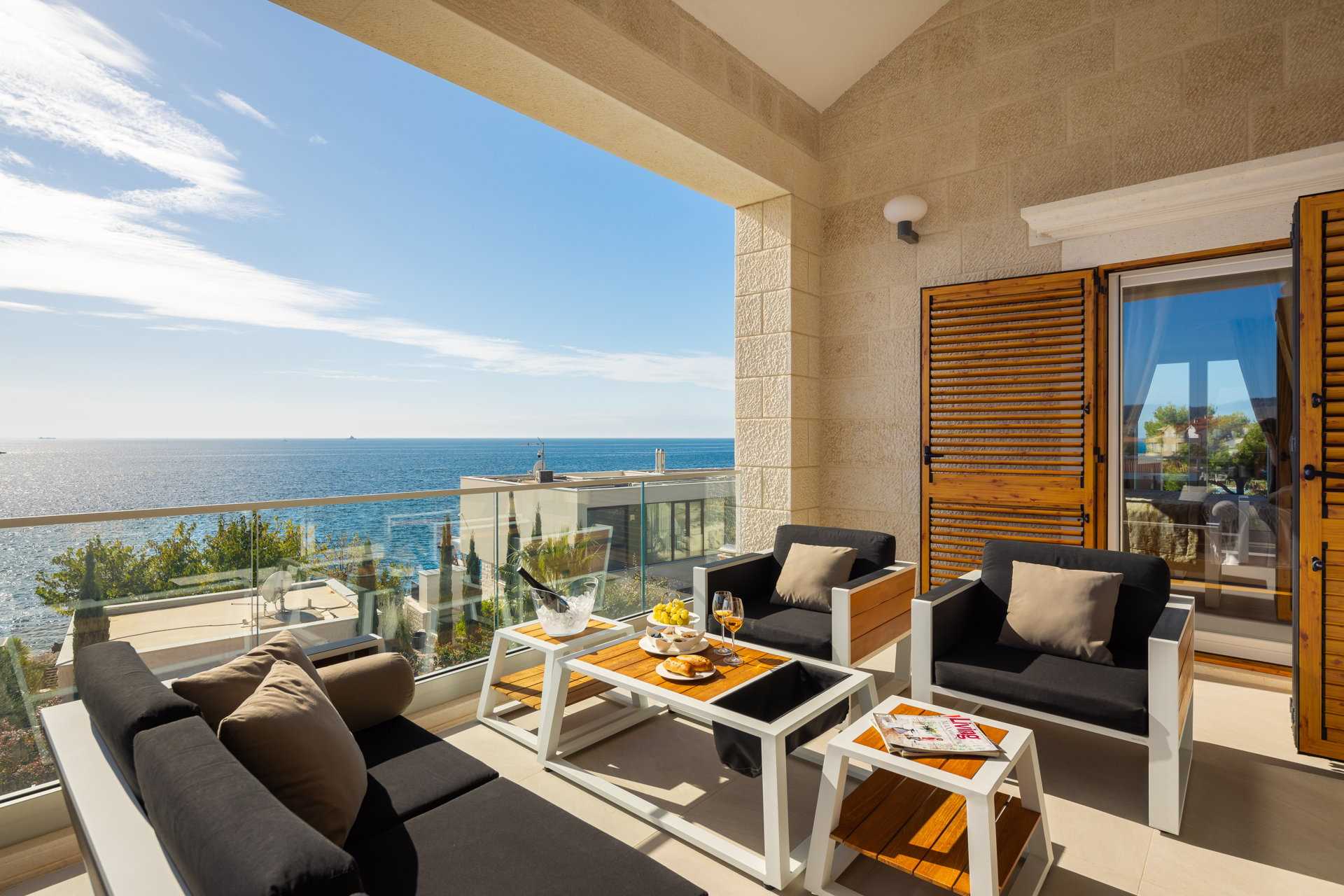 Luxury Villa Skyfall with Pool