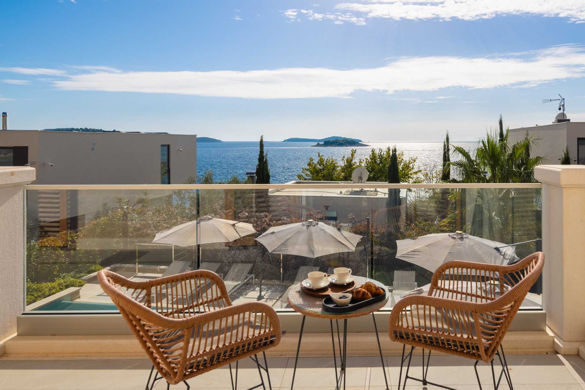 Luxury Villa Skyfall with Pool