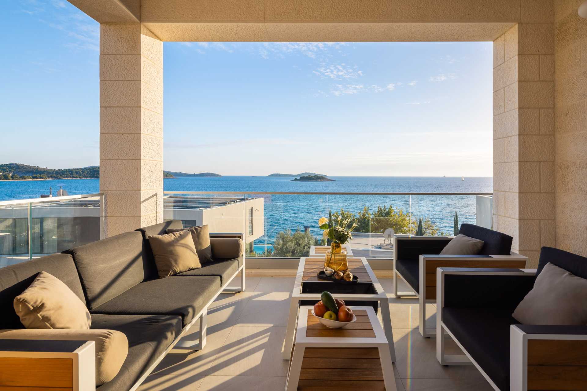 Luxury Villa Skyfall with Pool