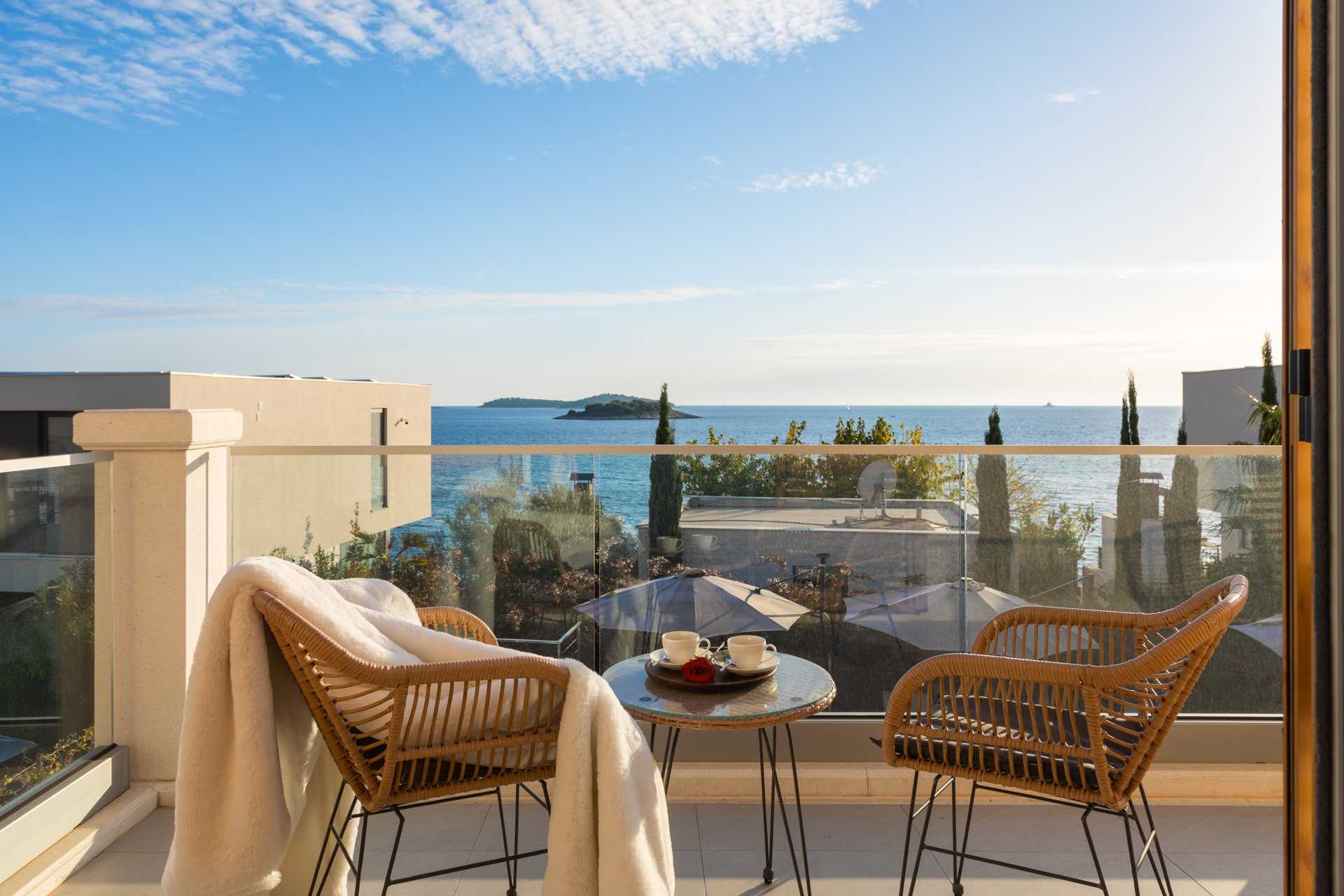 Luxury Villa Skyfall with Pool