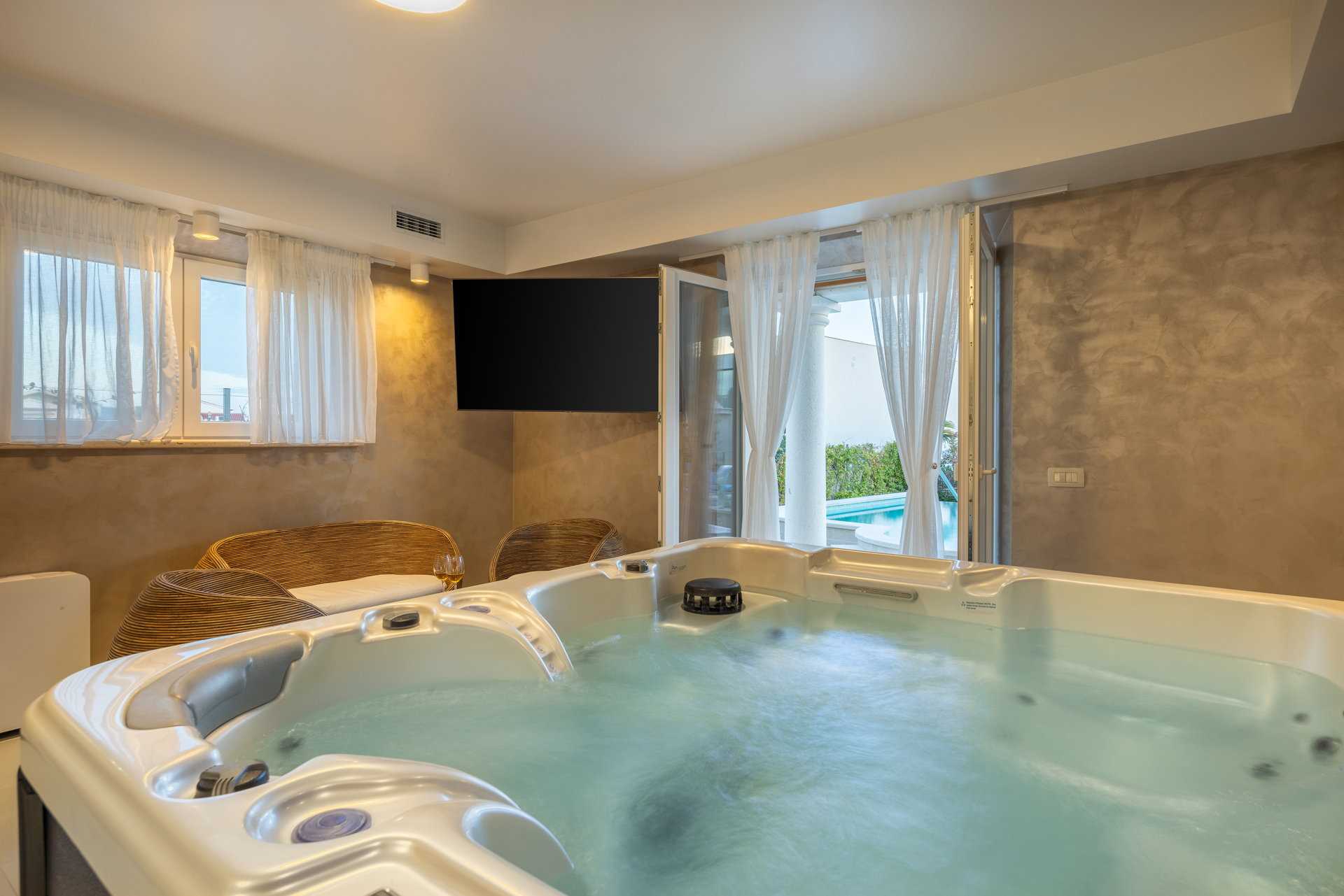Luxury Villa Skyfall with Pool