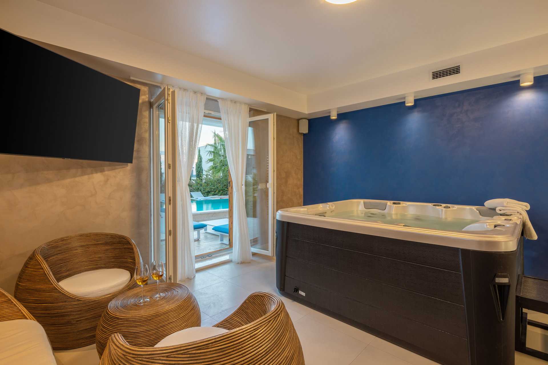 Luxury Villa Skyfall with Pool