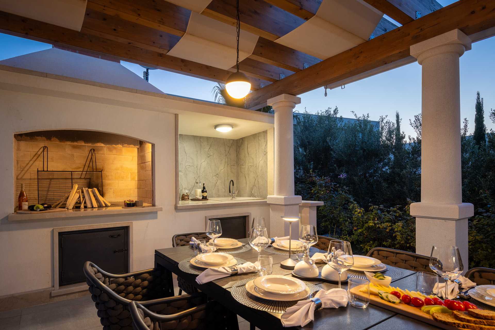 Luxury Villa Skyfall with Pool