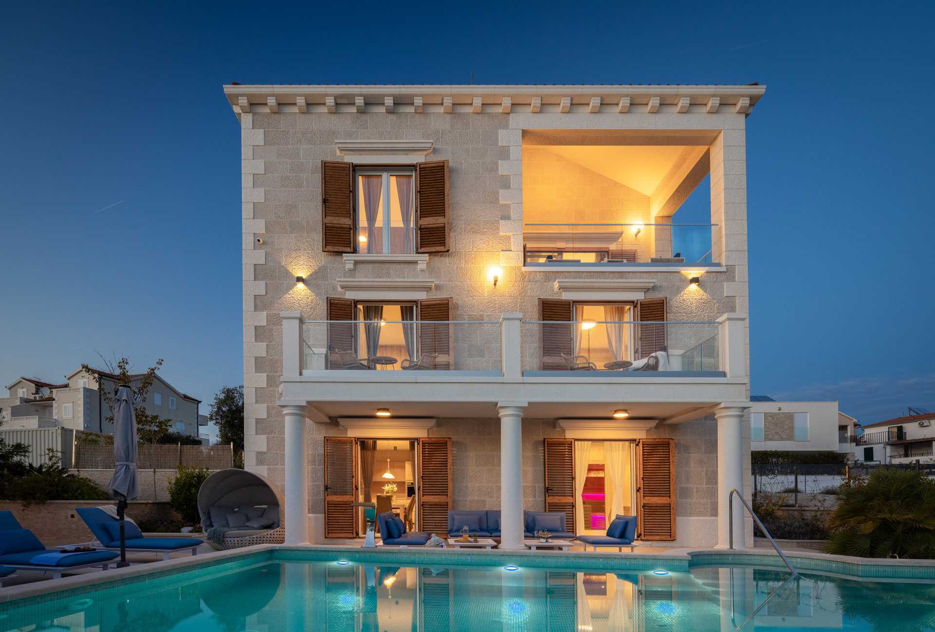 Luxury Villa Skyfall with Pool