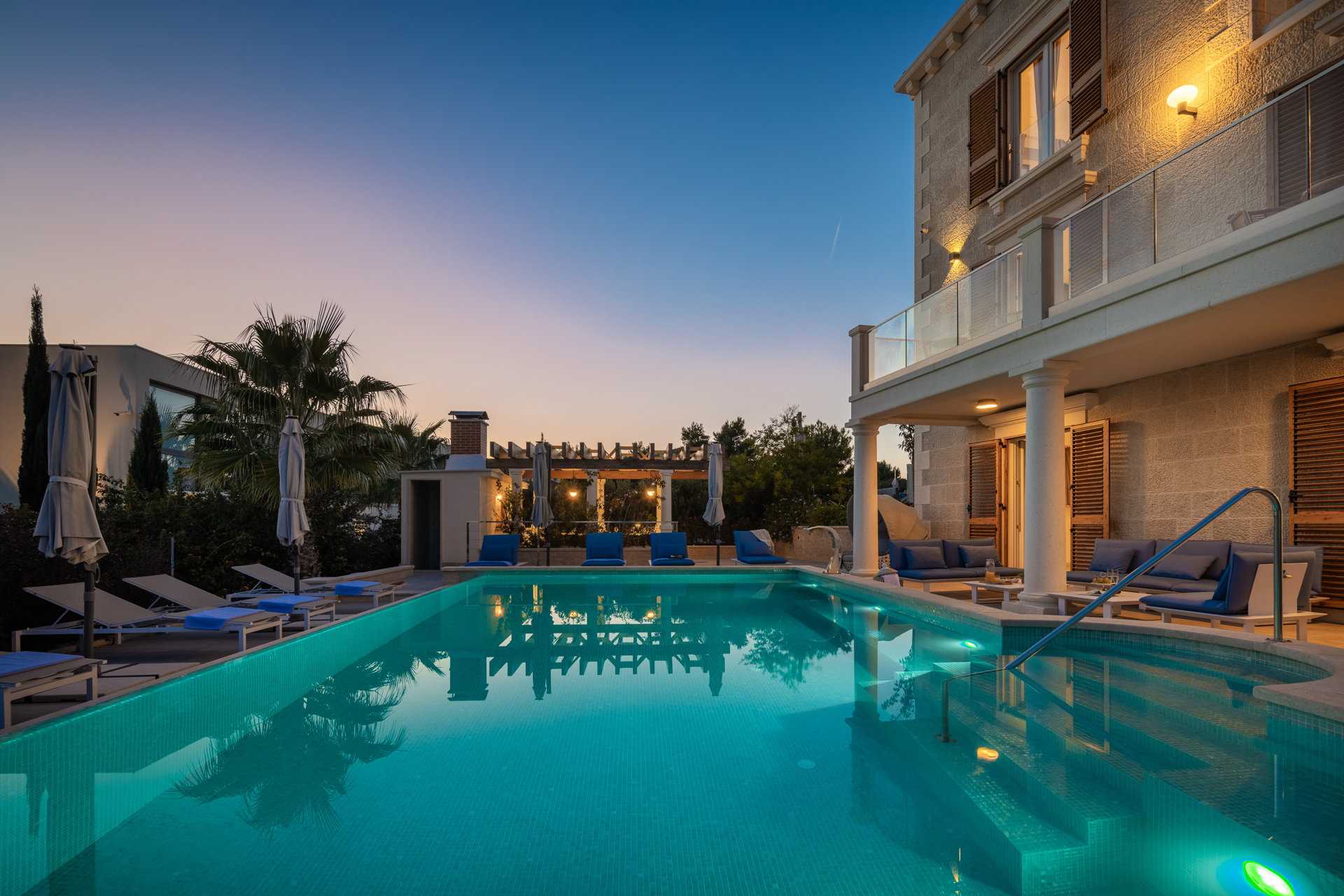 Luxury Villa Skyfall with Pool