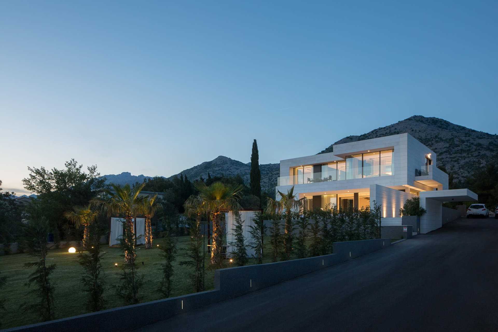 Luxury Villa Spectre with Pool