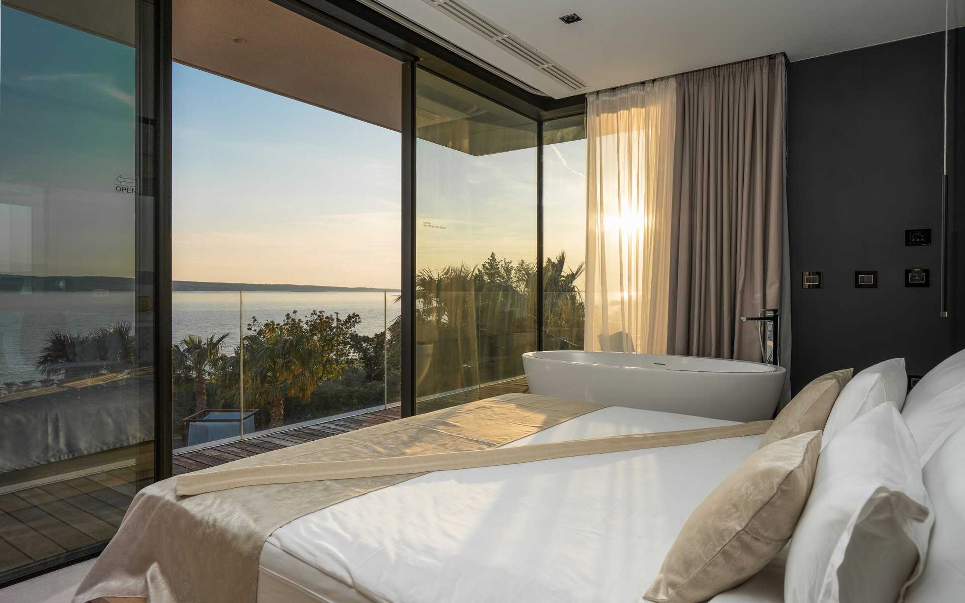 Luxury Villa Spectre with Pool