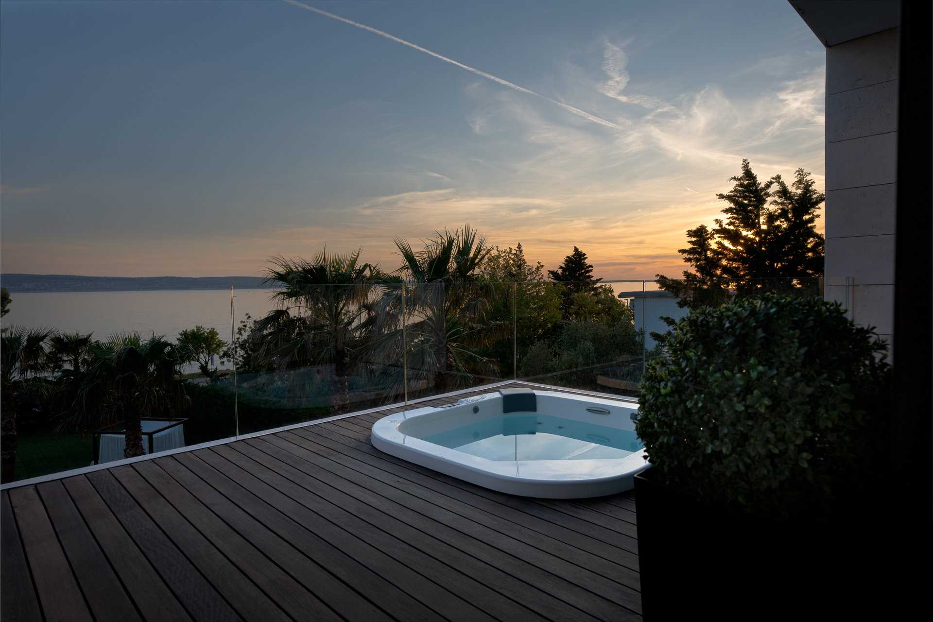 Luxury Villa Spectre with Pool