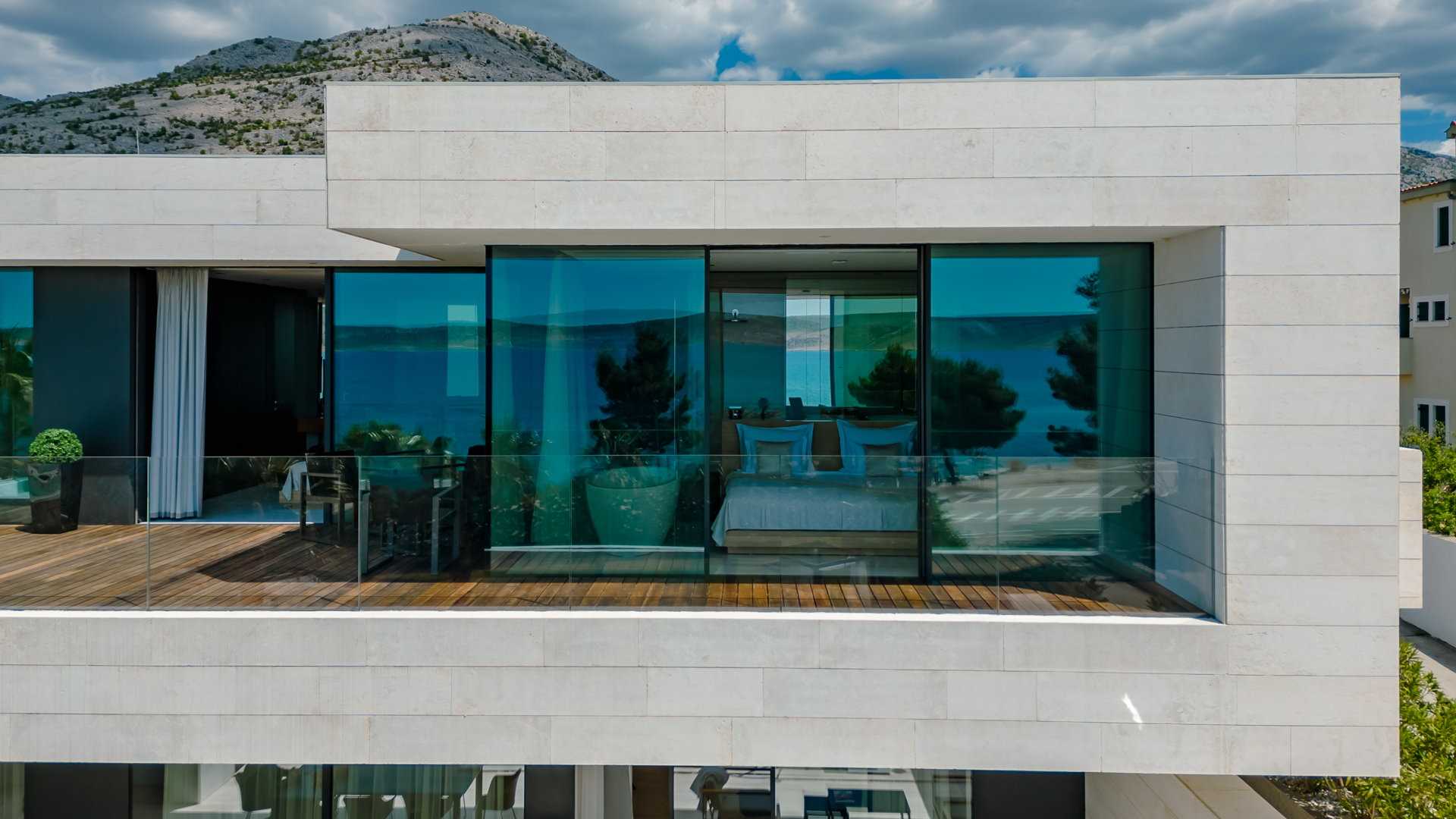 Luxury Villa Spectre with Pool