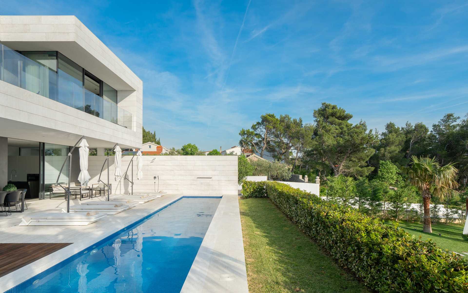 Luxury Villa Spectre with Pool