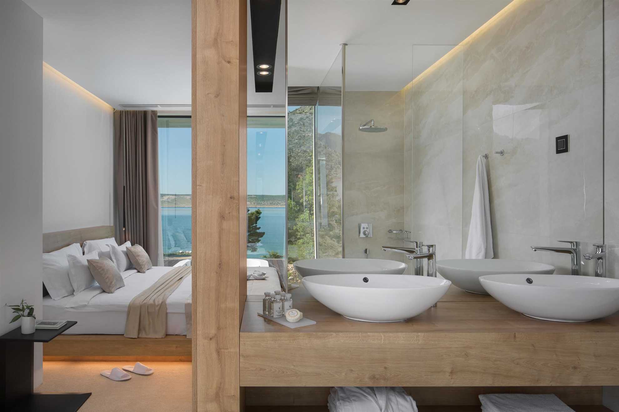 Luxury Villa Spectre with Pool