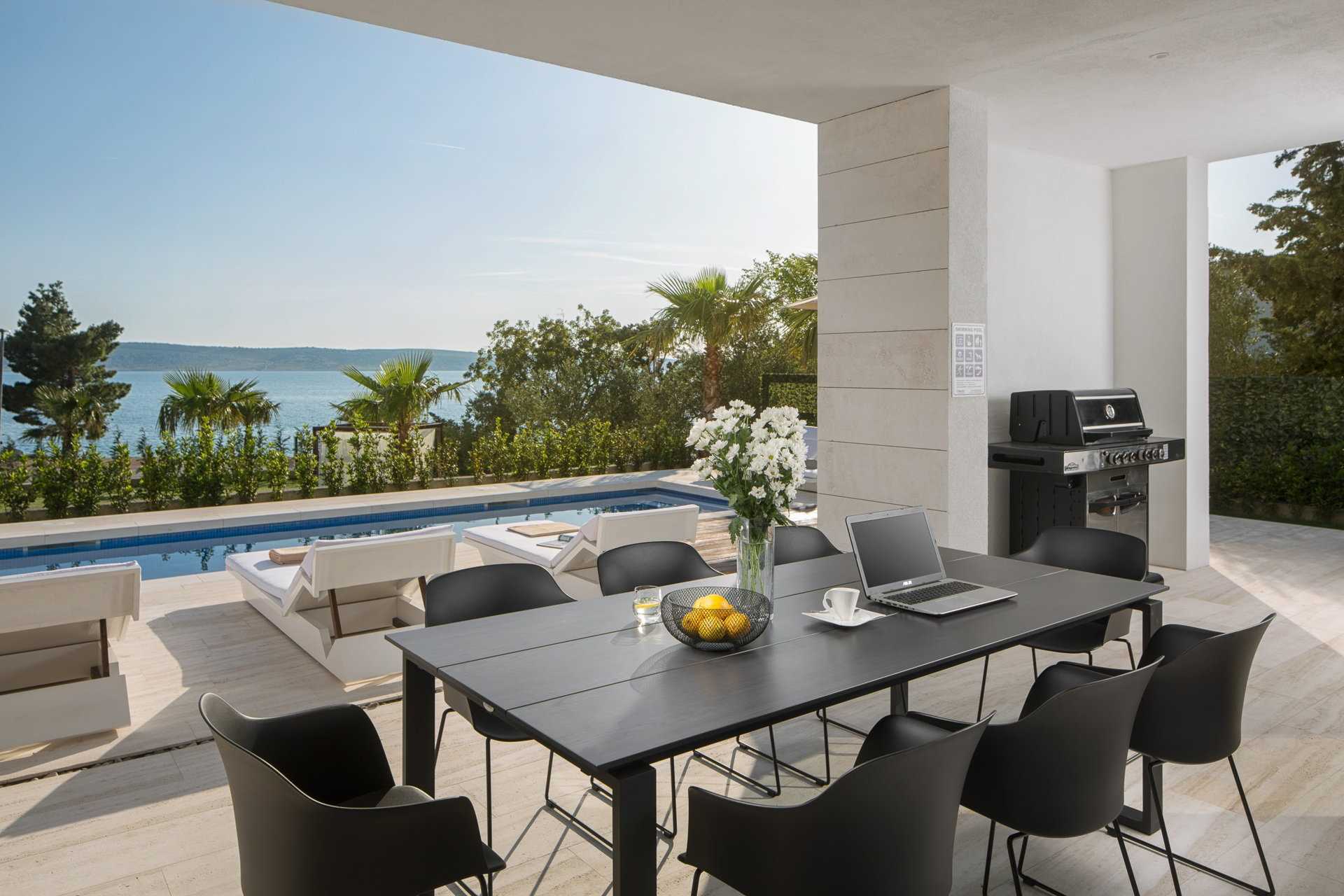 Luxury Villa Spectre with Pool