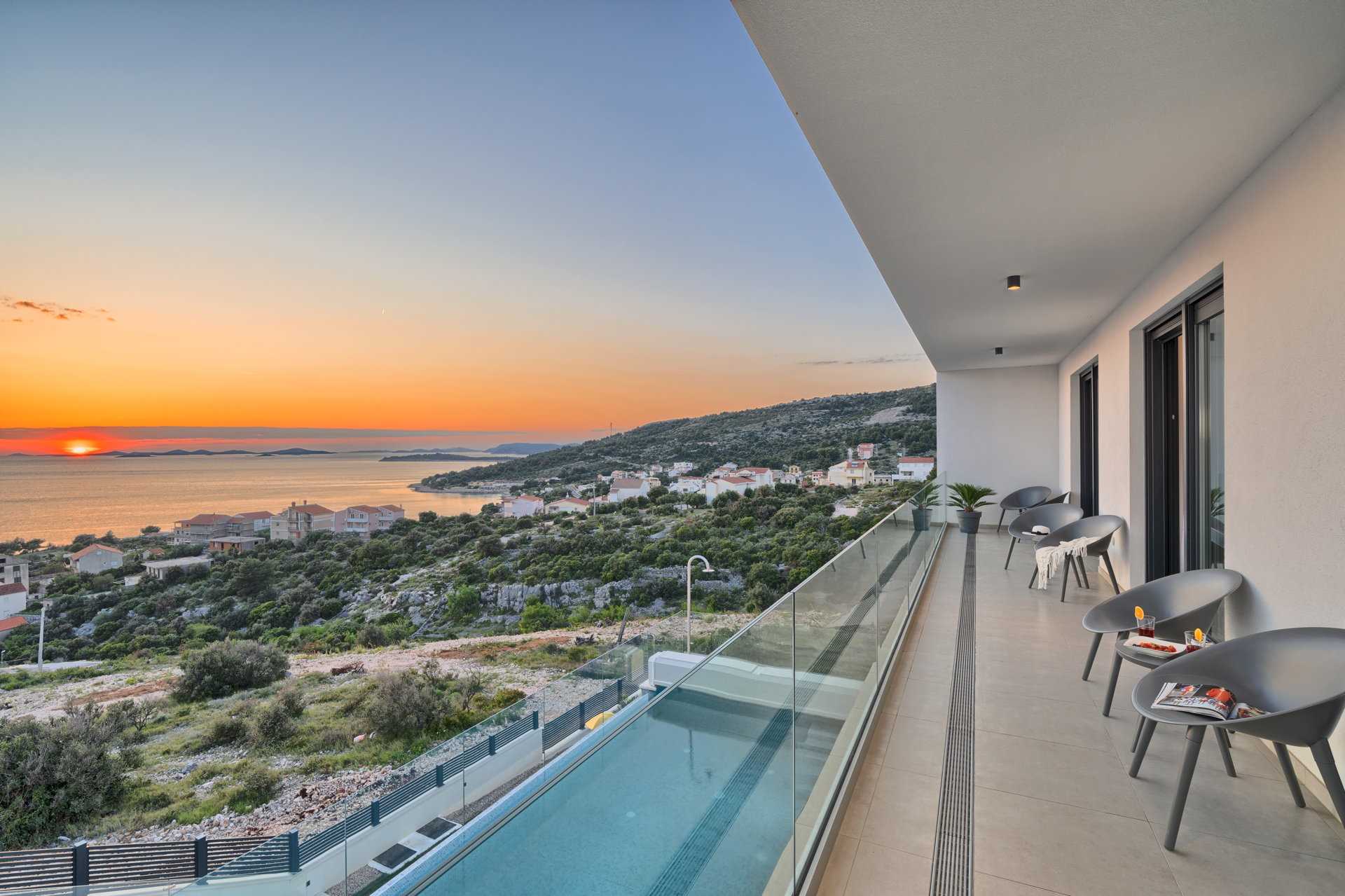 Villa Surfline with Pool