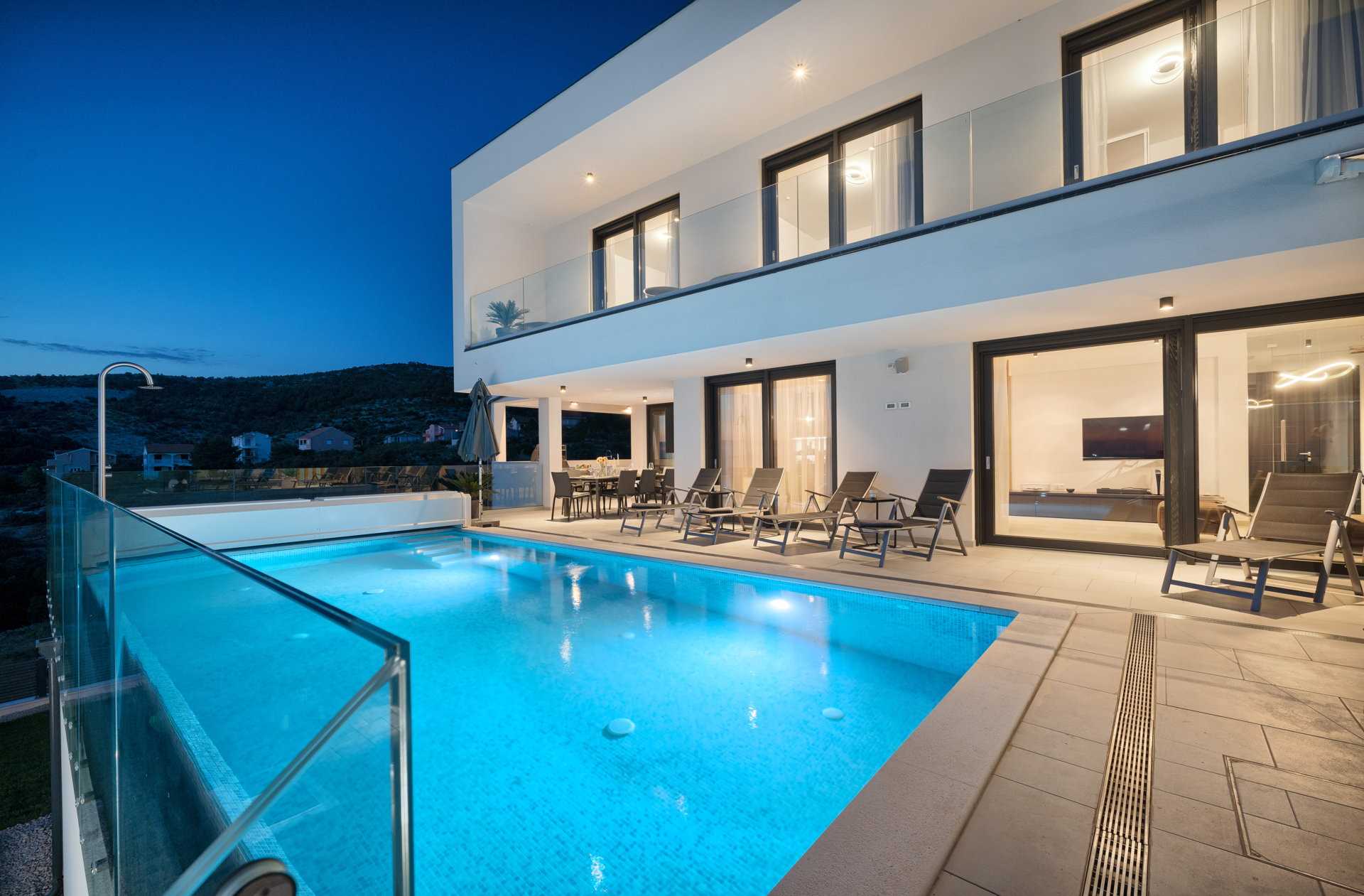 Villa Surfline with Pool