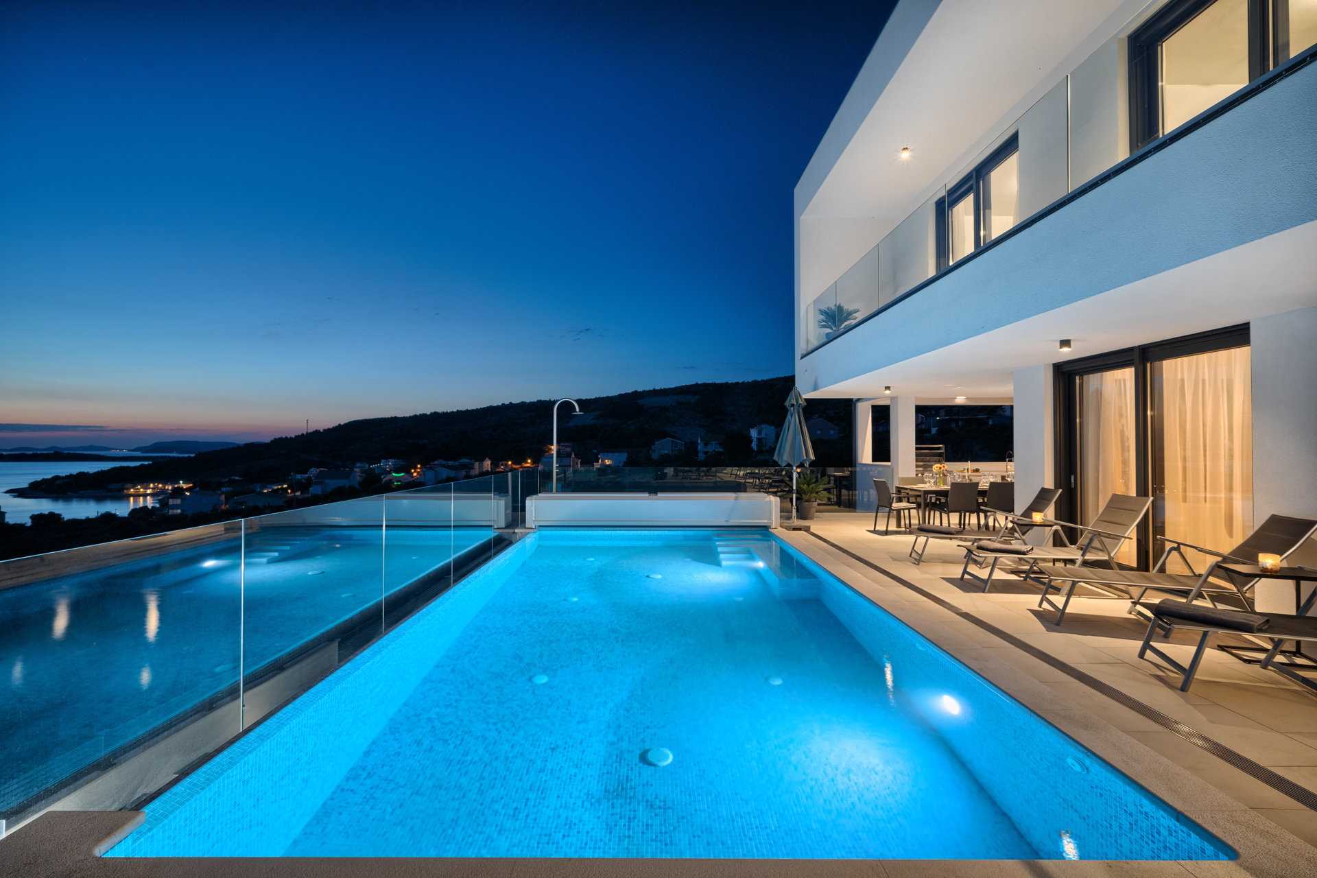 Villa Surfline with Pool