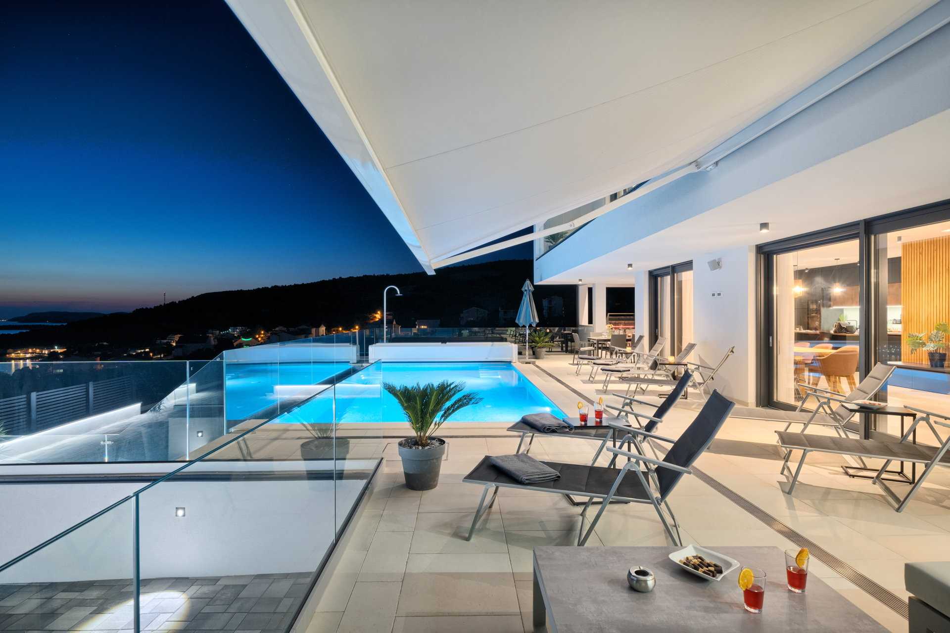 Villa Surfline with Pool