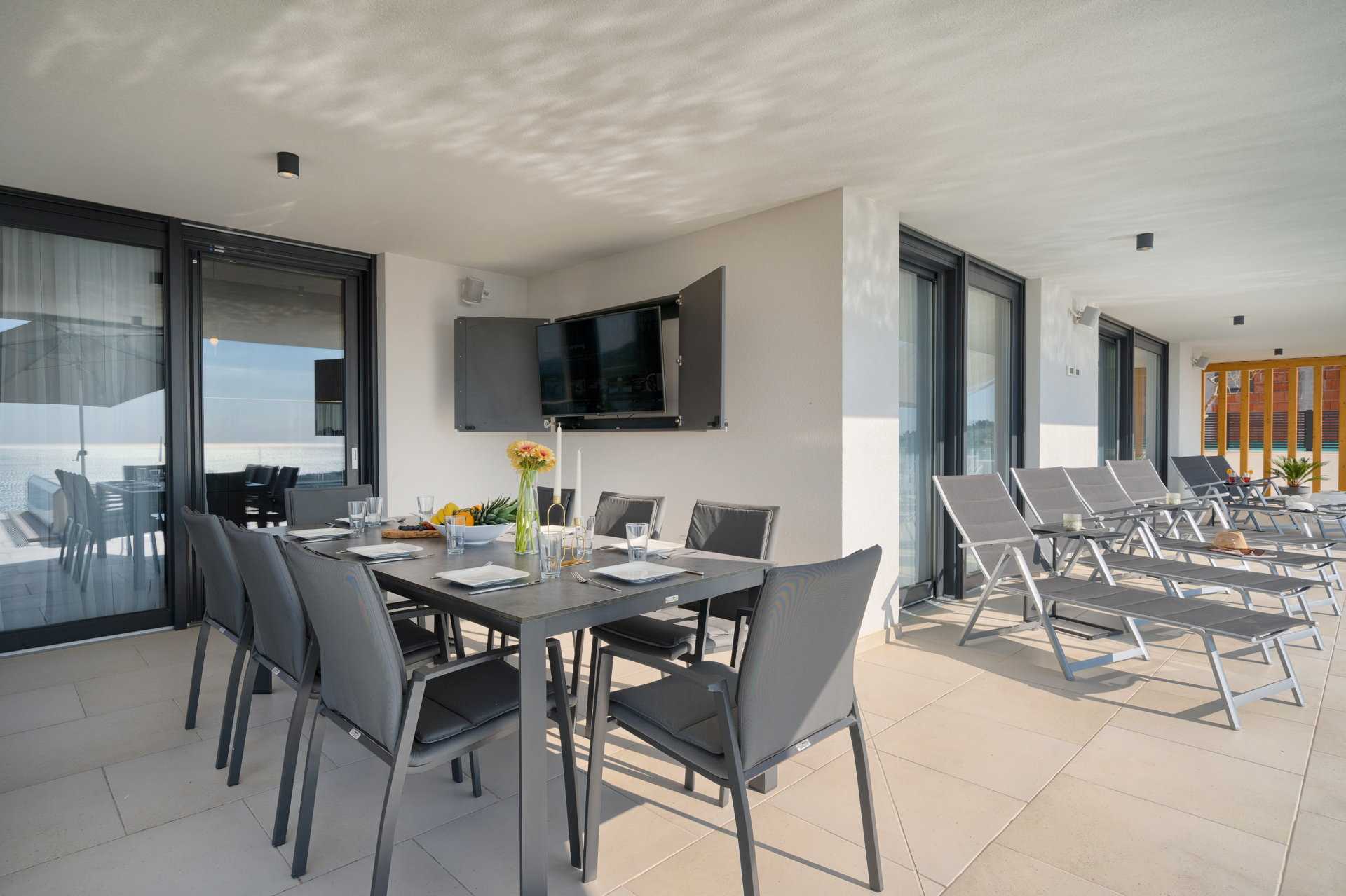Villa Surfline with Pool