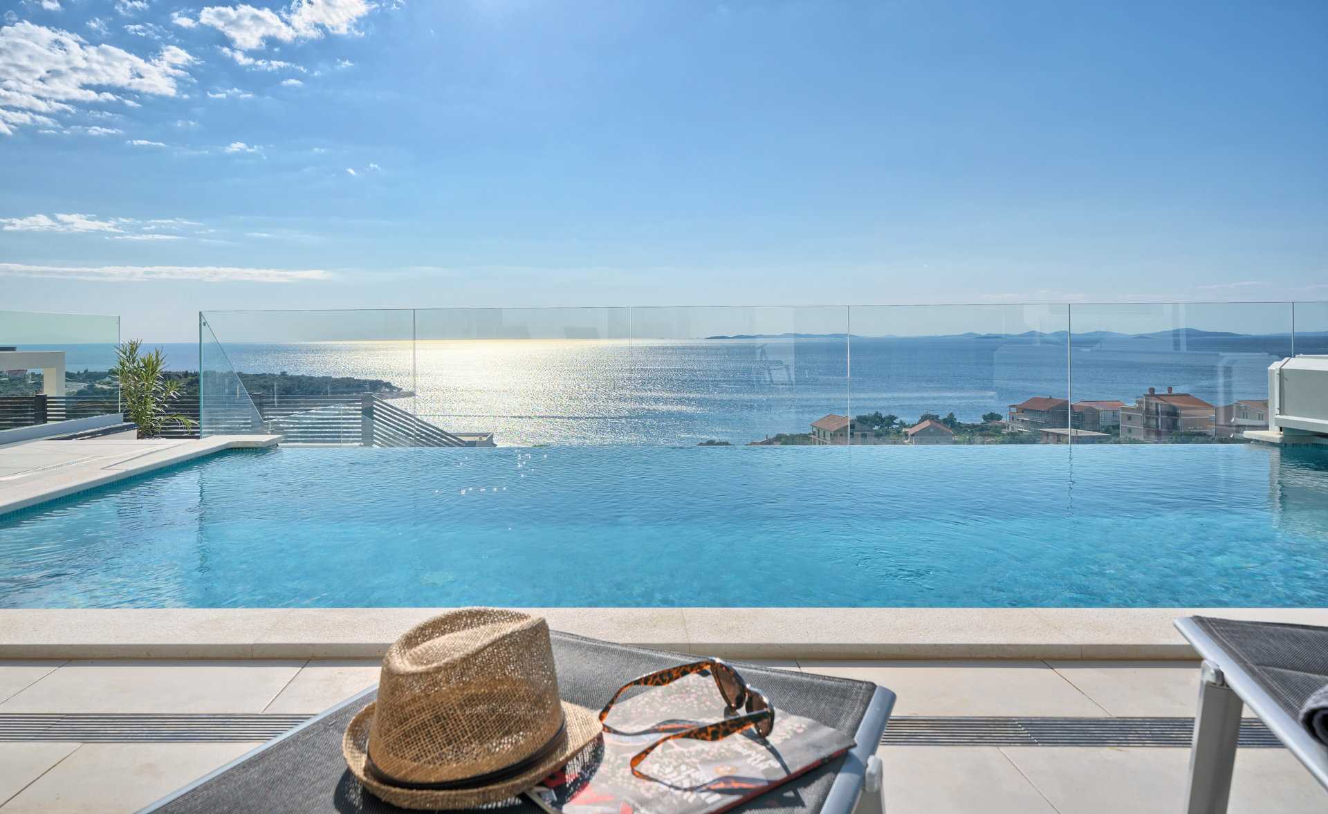 Villa Surfline with Pool
