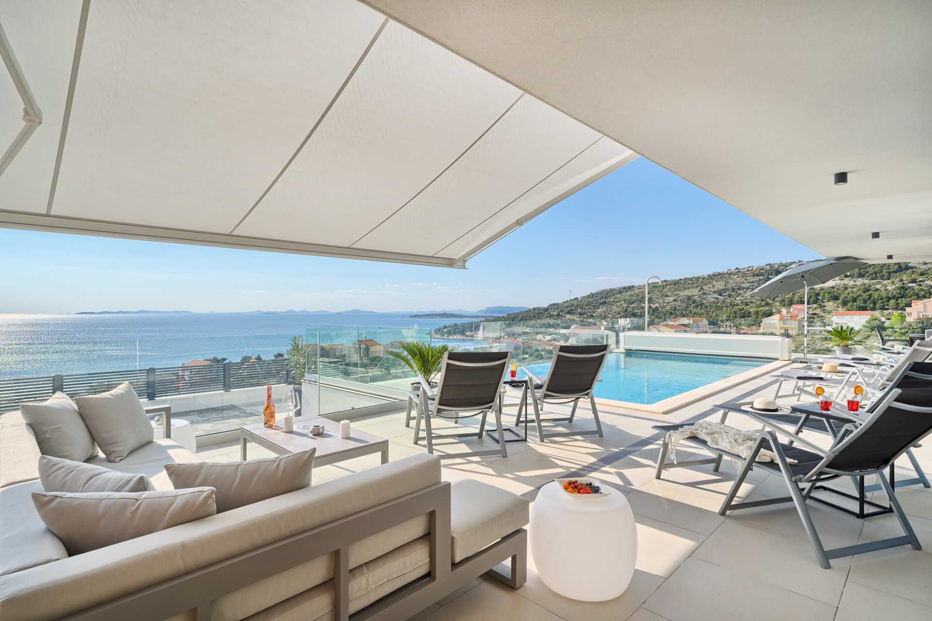 Villa Surfline with Pool