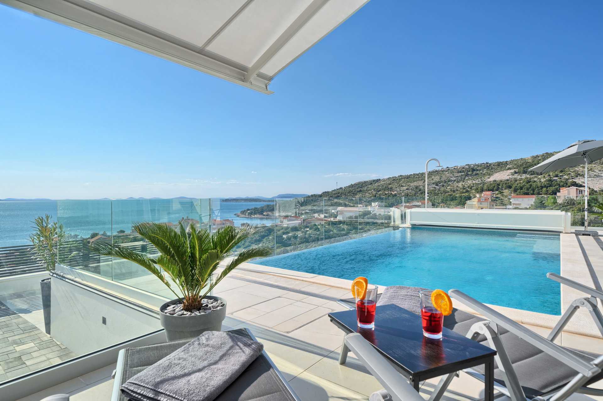 Villa Surfline with Pool
