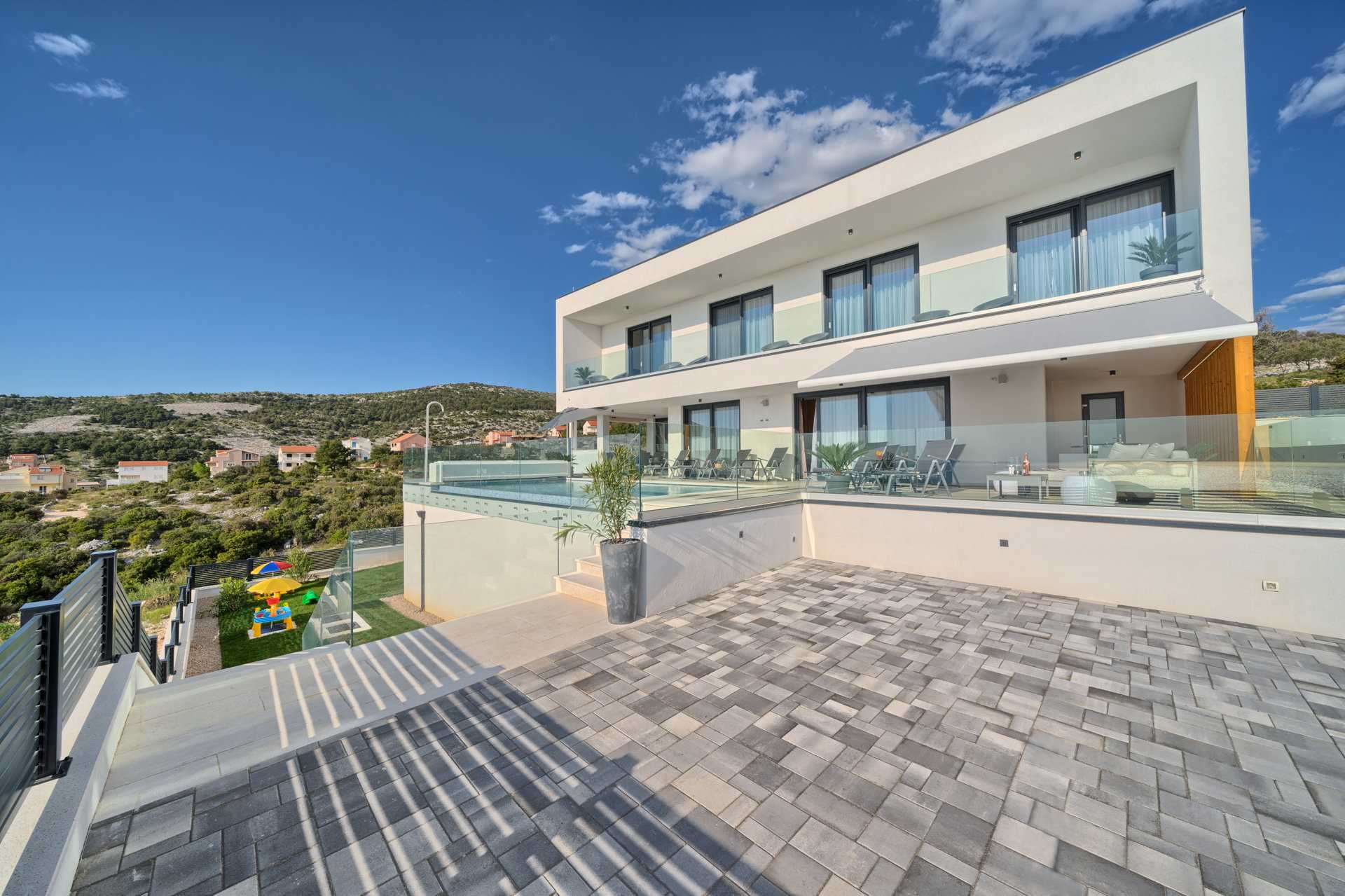 Villa Surfline with Pool