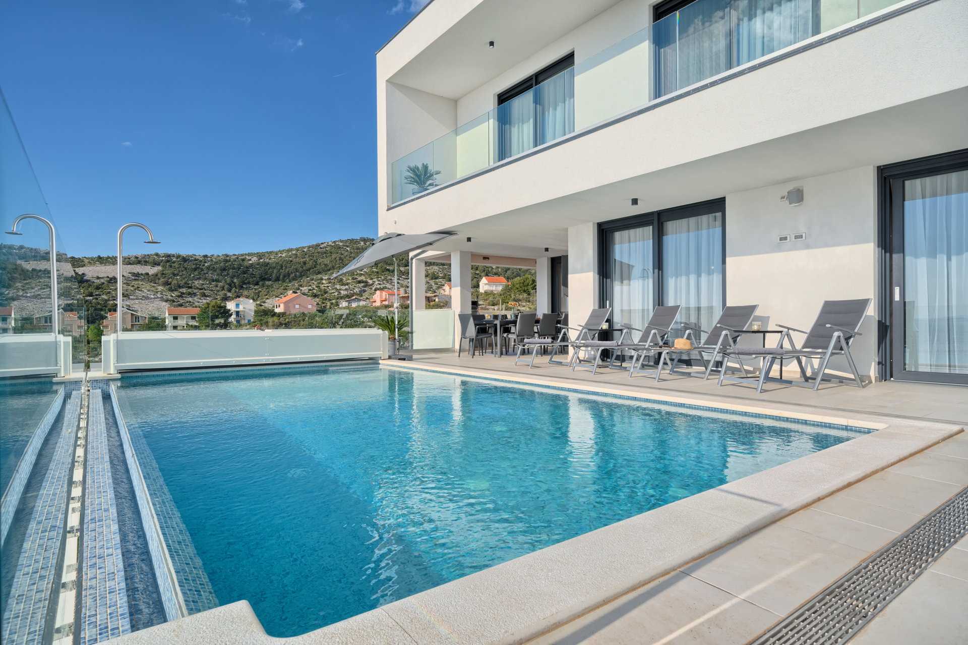 Villa Surfline with Pool
