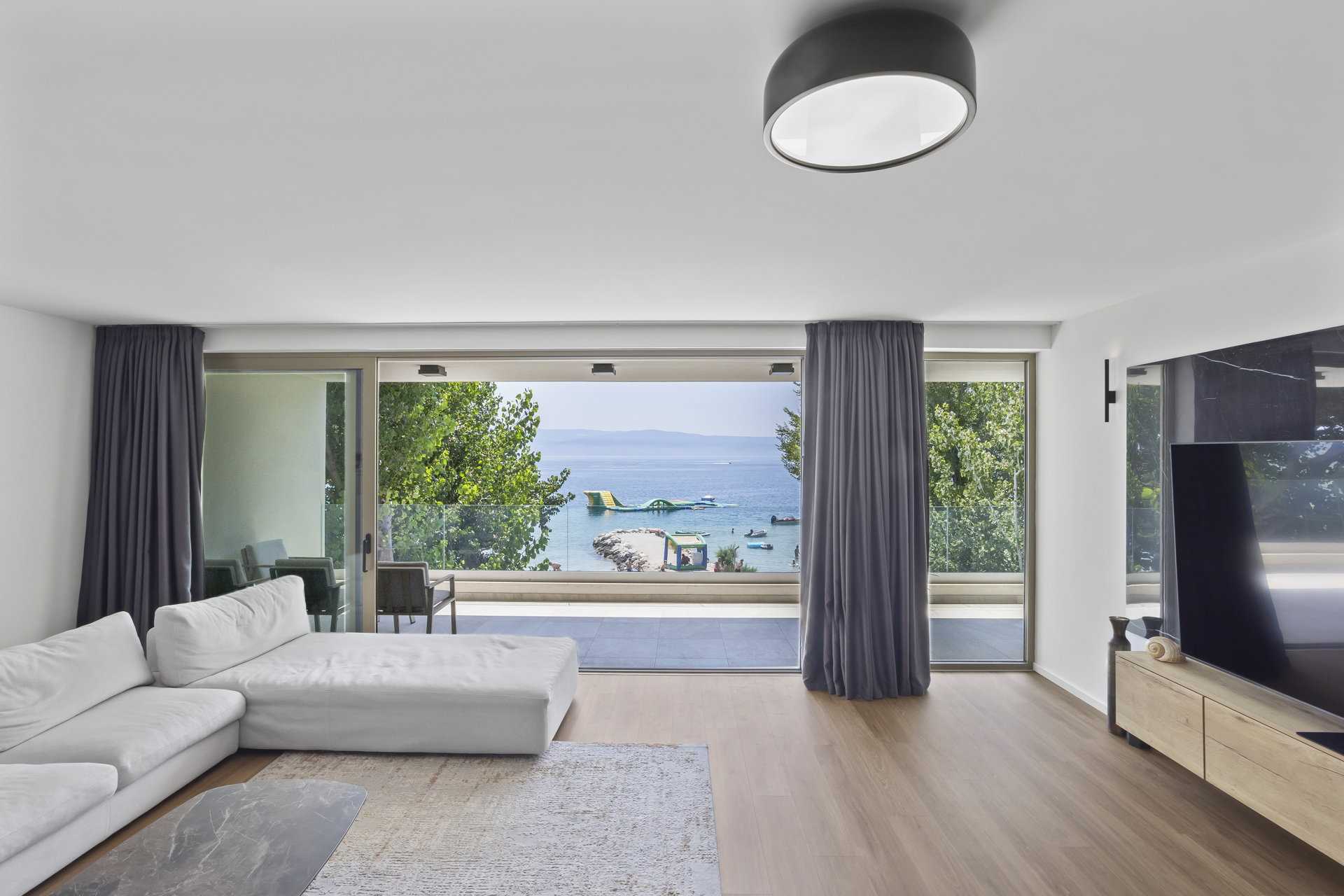 Villa Summer Drift uz plažu s bazenom