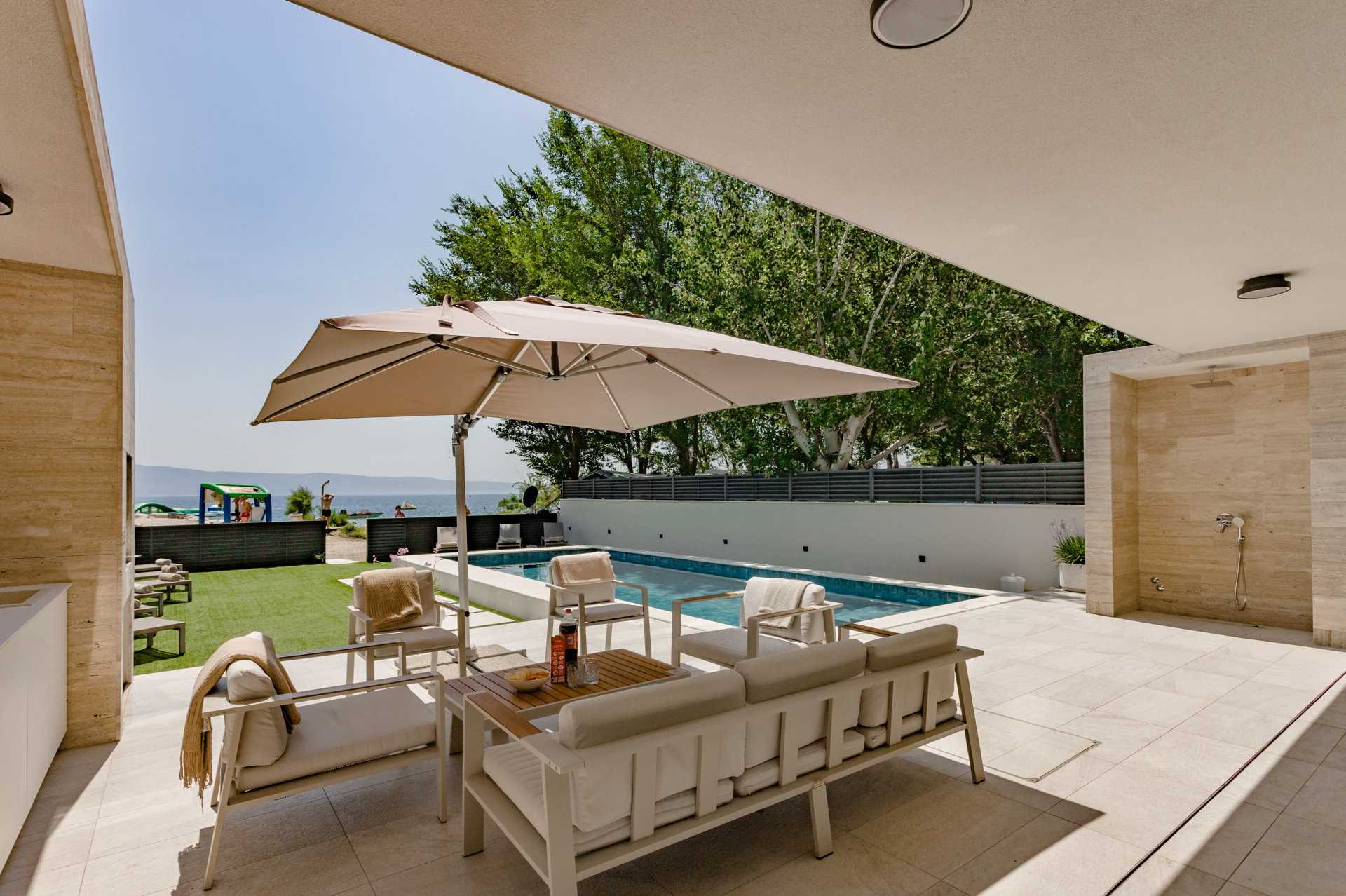 Villa Summer Drift uz plažu s bazenom