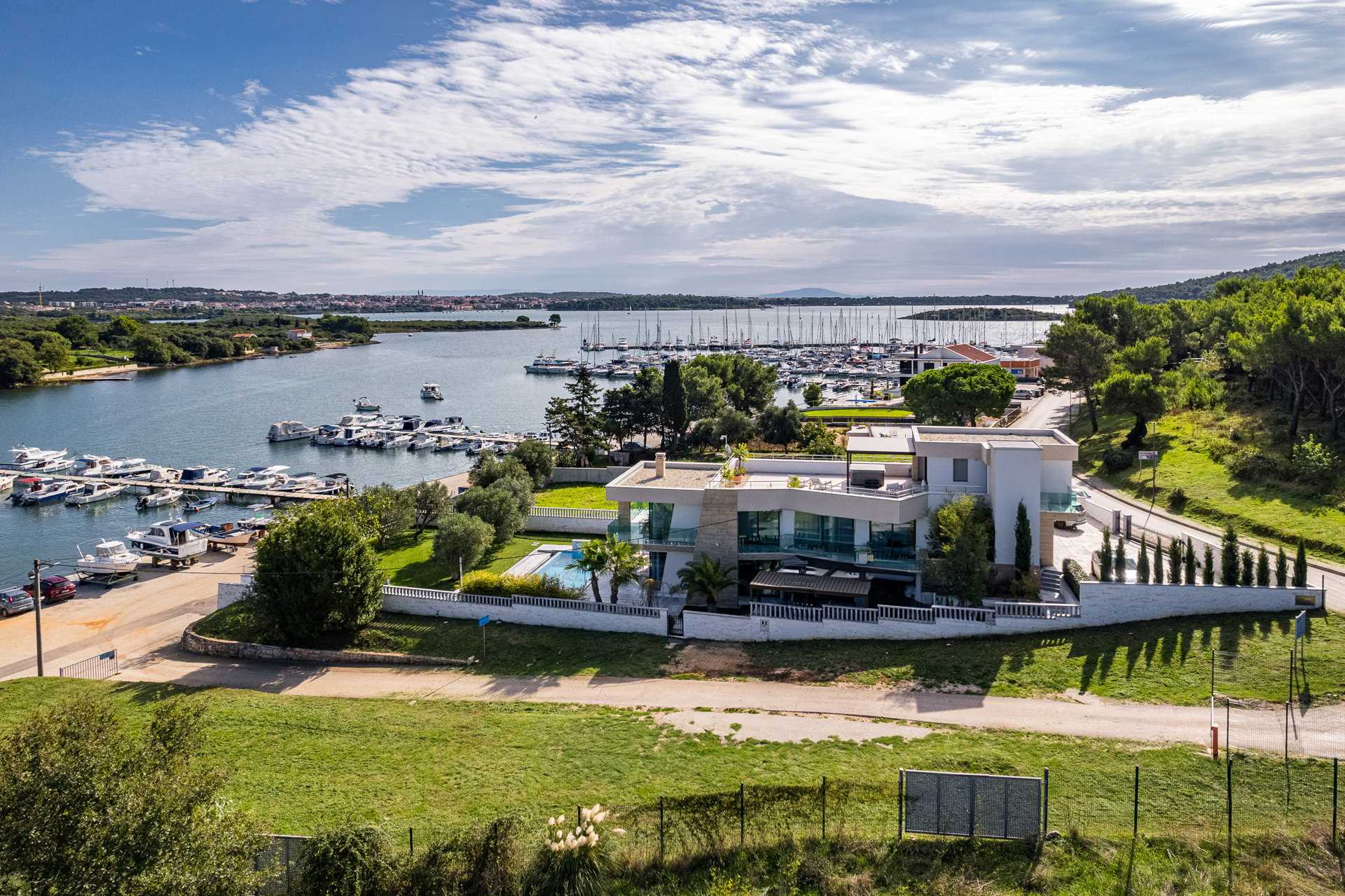 Vila uz plažu The Vibe s bazenom