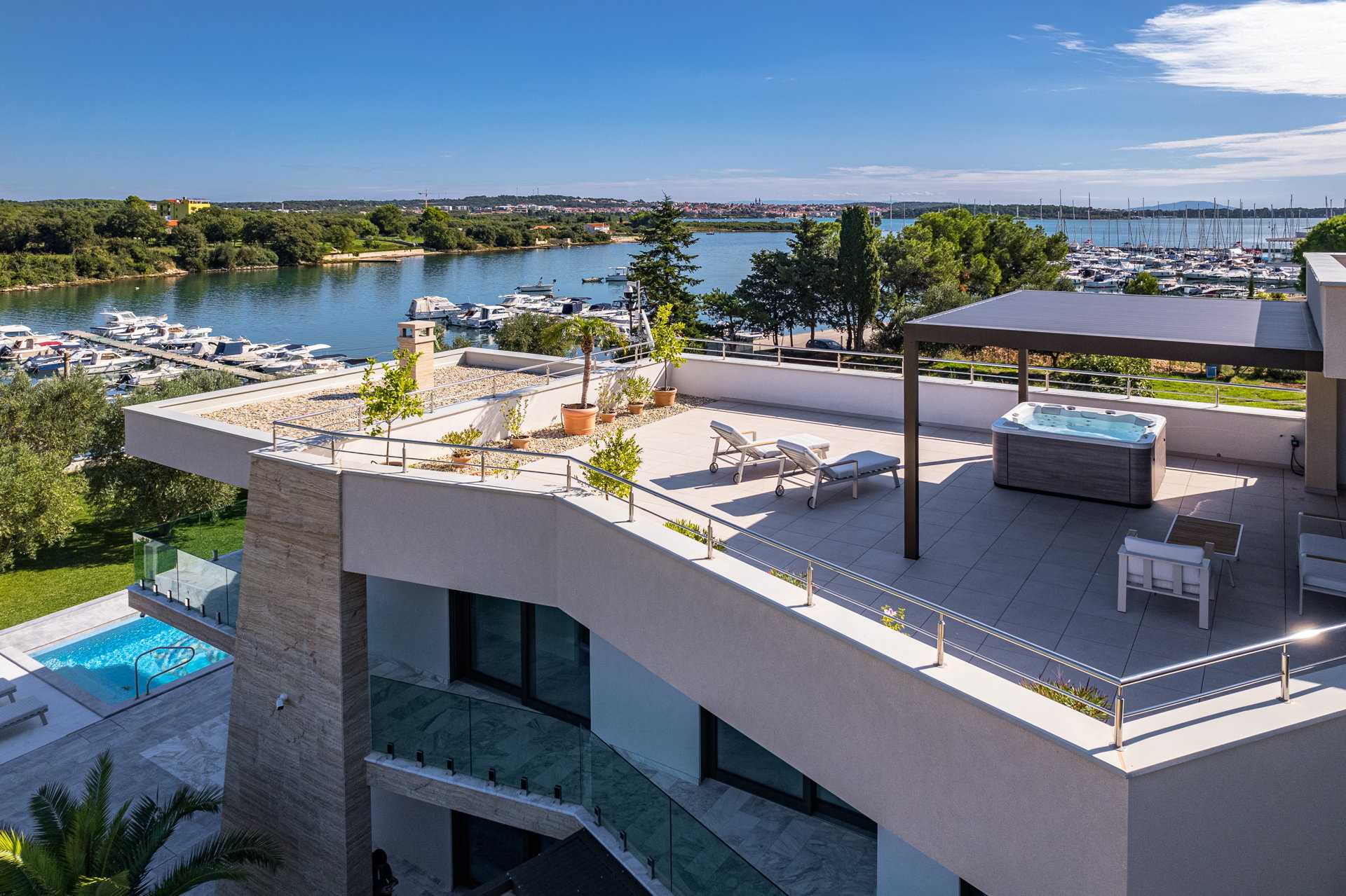 Vila uz plažu The Vibe s bazenom