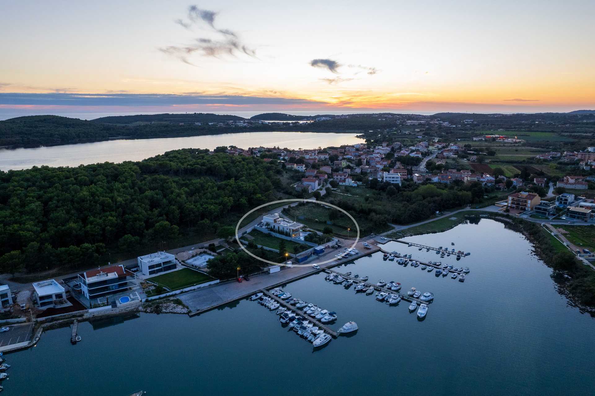 Vila uz plažu The Vibe s bazenom