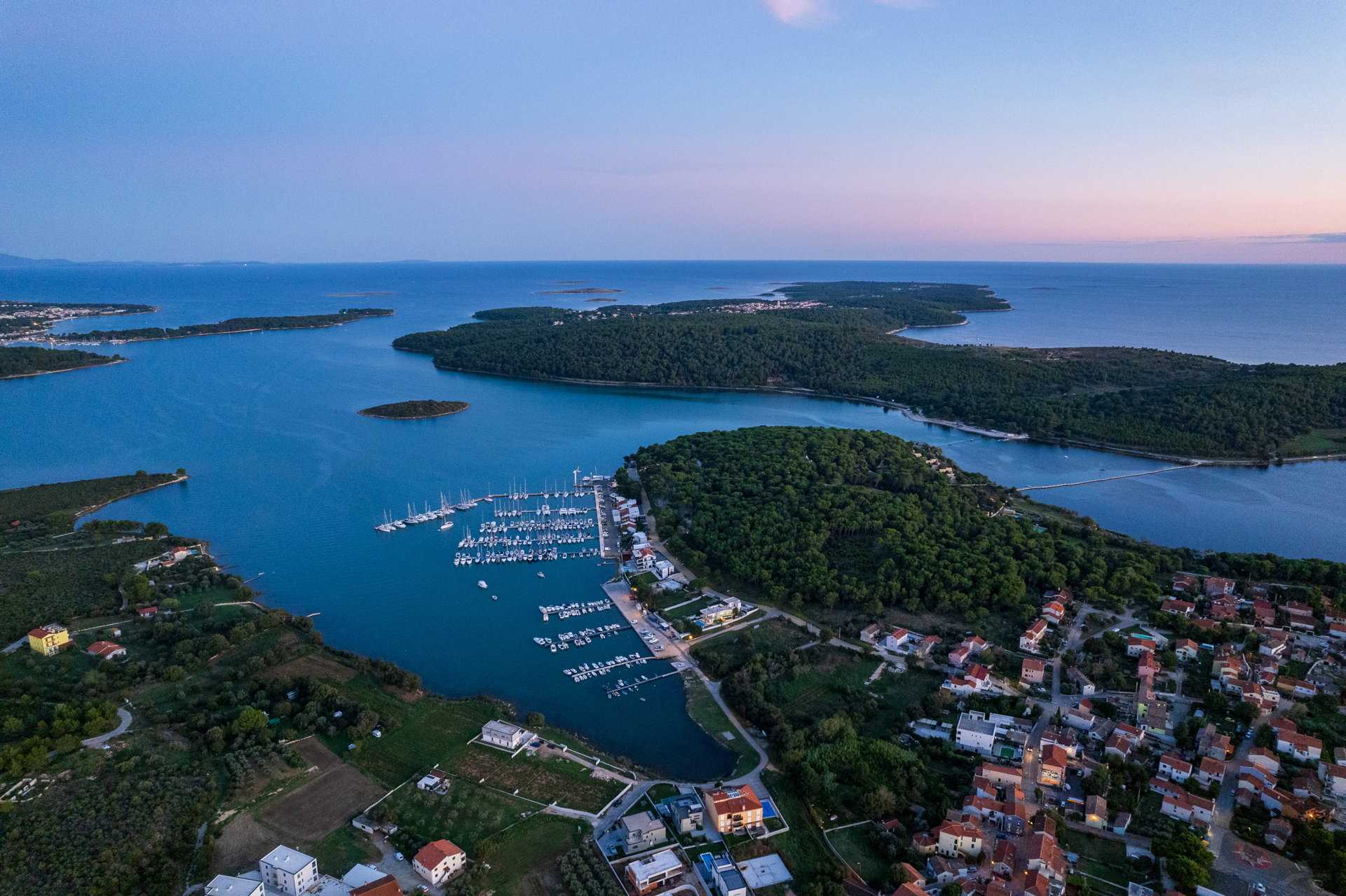 Vila uz plažu The Vibe s bazenom