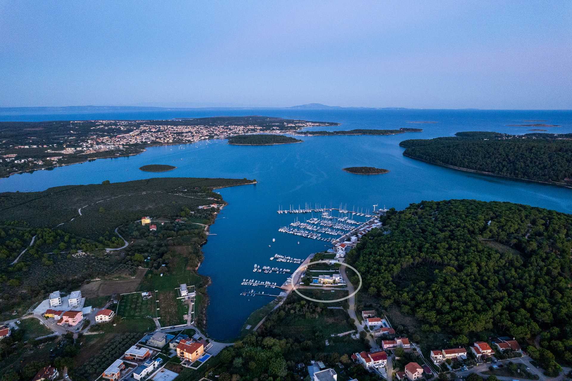 Vila uz plažu The Vibe s bazenom