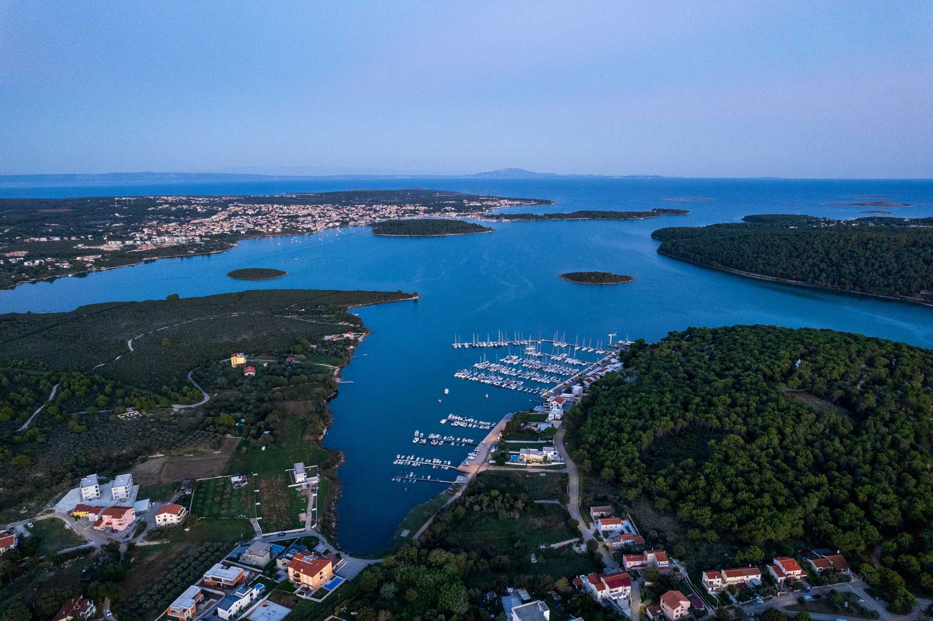 Vila uz plažu The Vibe s bazenom