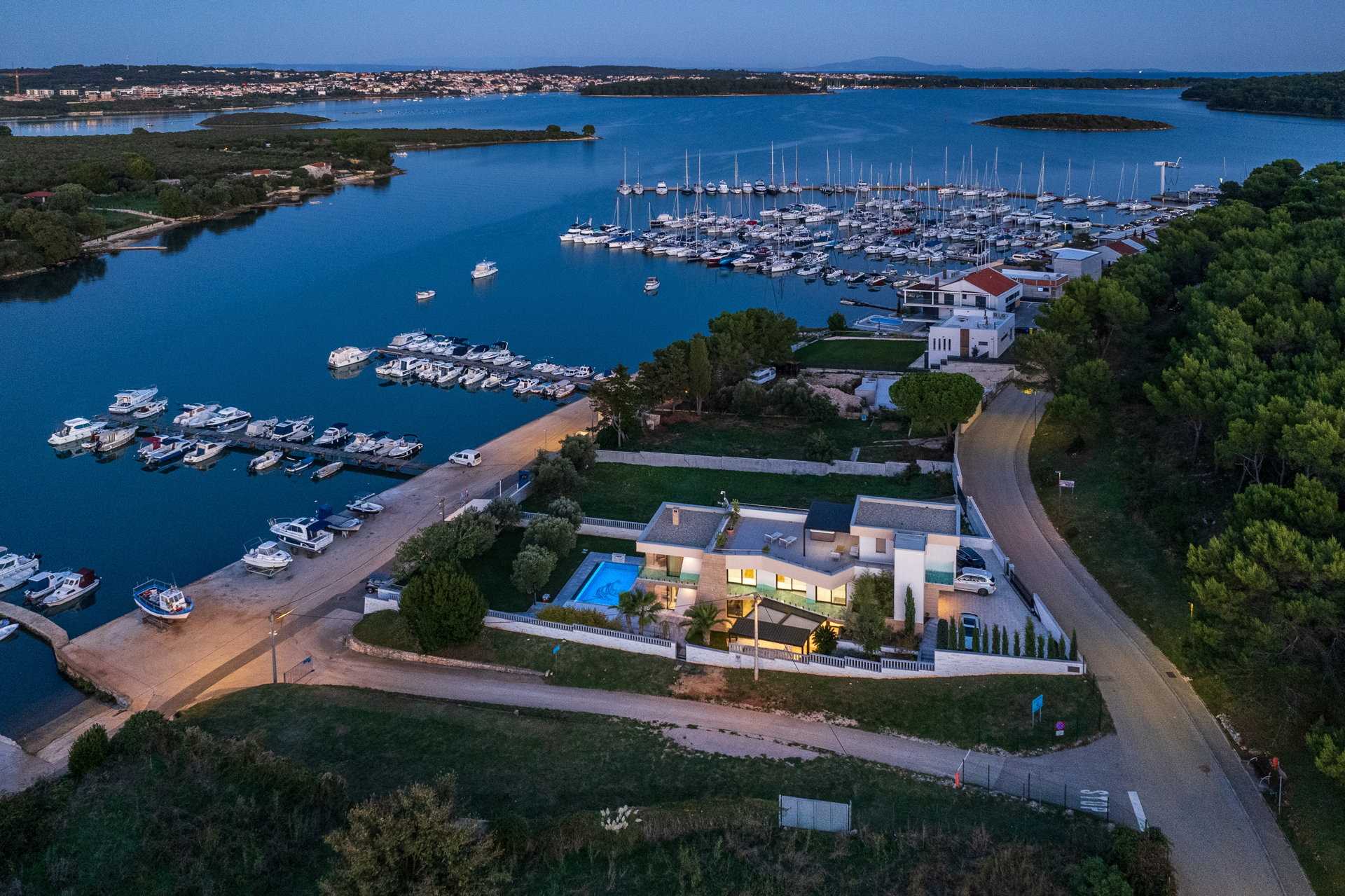 Vila uz plažu The Vibe s bazenom