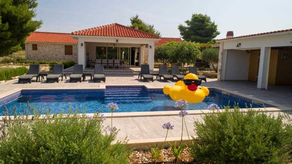 Villa Vaiana with Pool