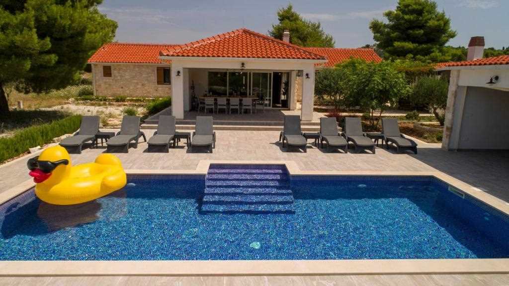 Villa Vaiana with Pool