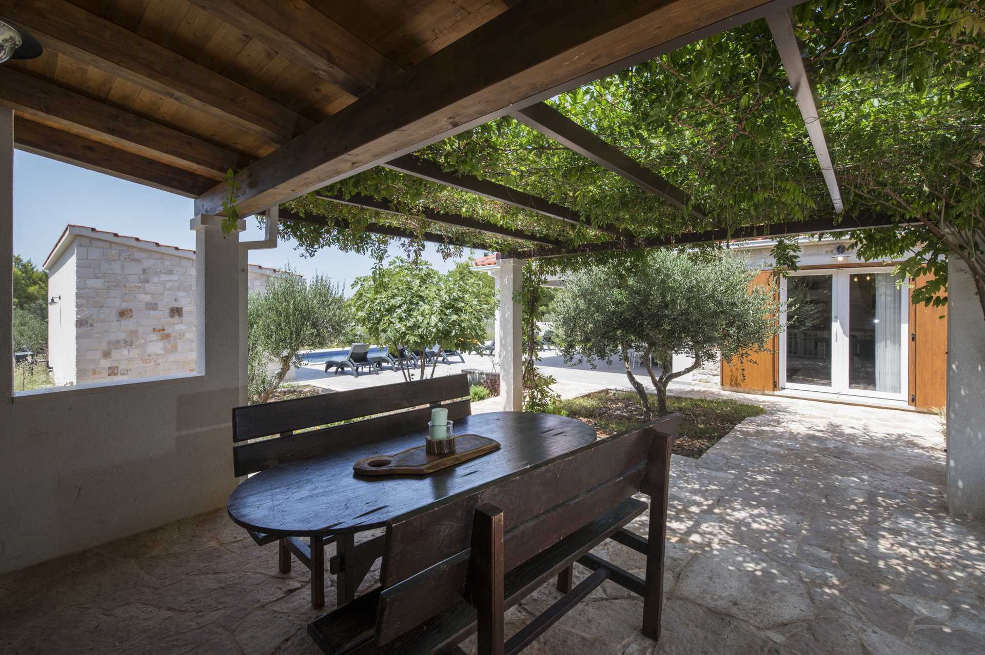 Villa Vaiana with Pool