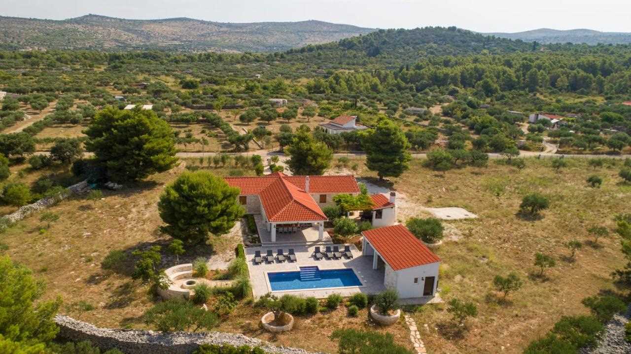 Villa Vaiana with Pool