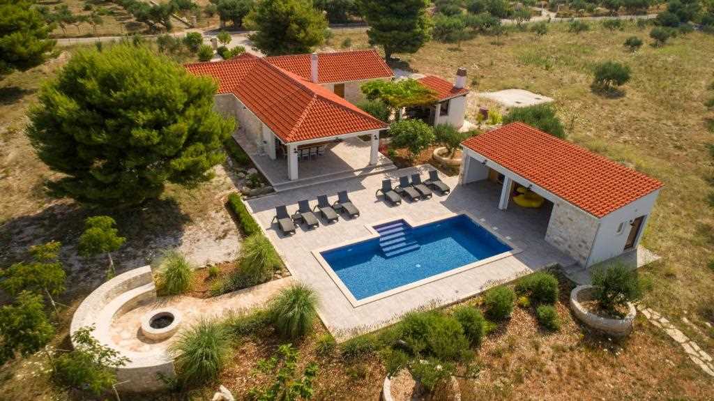 Villa Vaiana with Pool