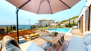 Modern Seaside Villa with Pool in Primošten