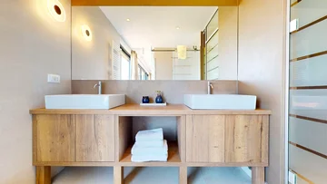 Modern Seaside Villa with Pool in Primošten