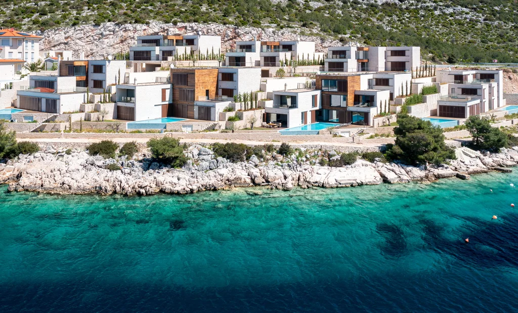 Modern Seaside Villa with Pool in Primošten