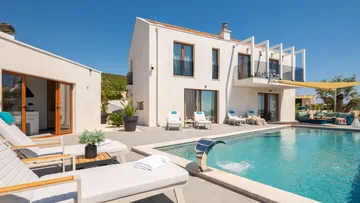 Modern Villa Retreat with Heated Pool in Rogoznica