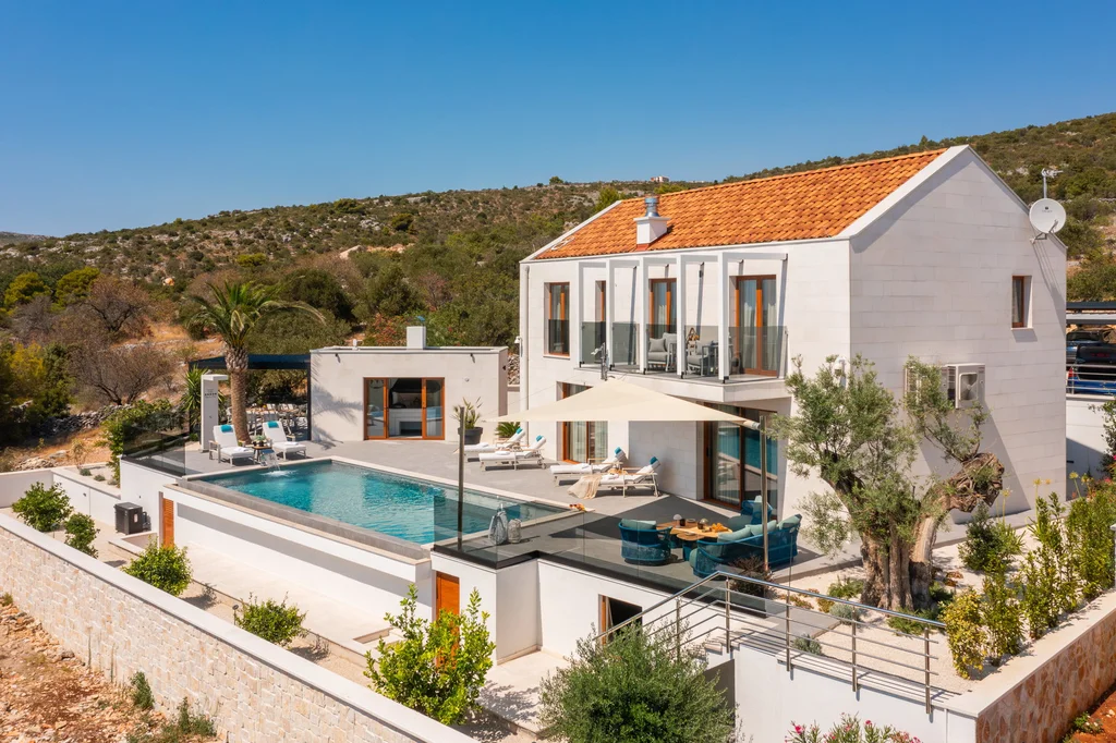 Modern Villa Retreat with Heated Pool in Rogoznica