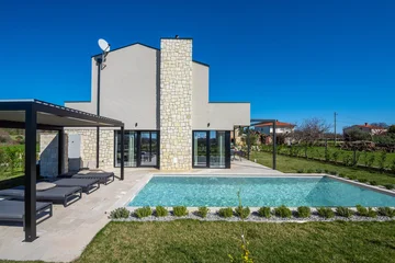 Modern Villa With Pool and Garden in Krnica