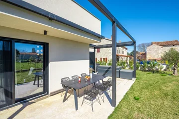 Modern Villa With Pool and Garden in Krnica